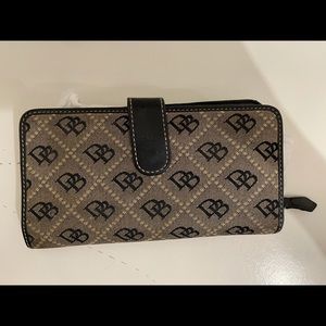 Perfect condition Dooney & Bourke wallet